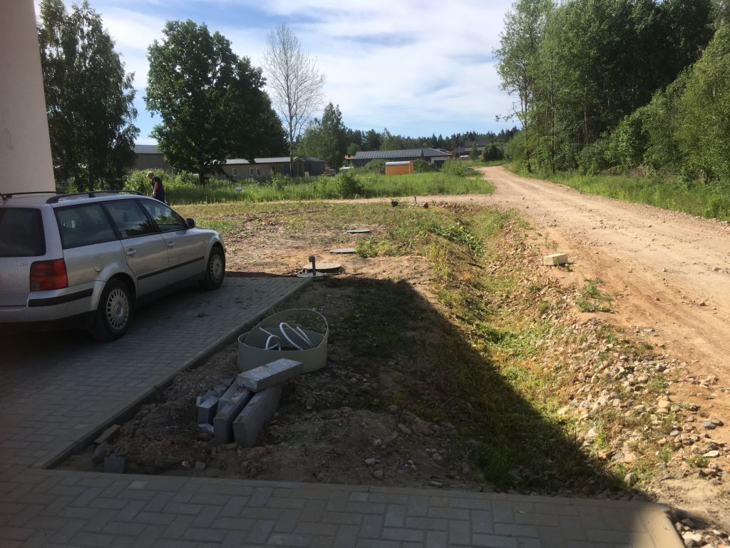 Nuotrauka prieš griovių šlaitų tvarkymą