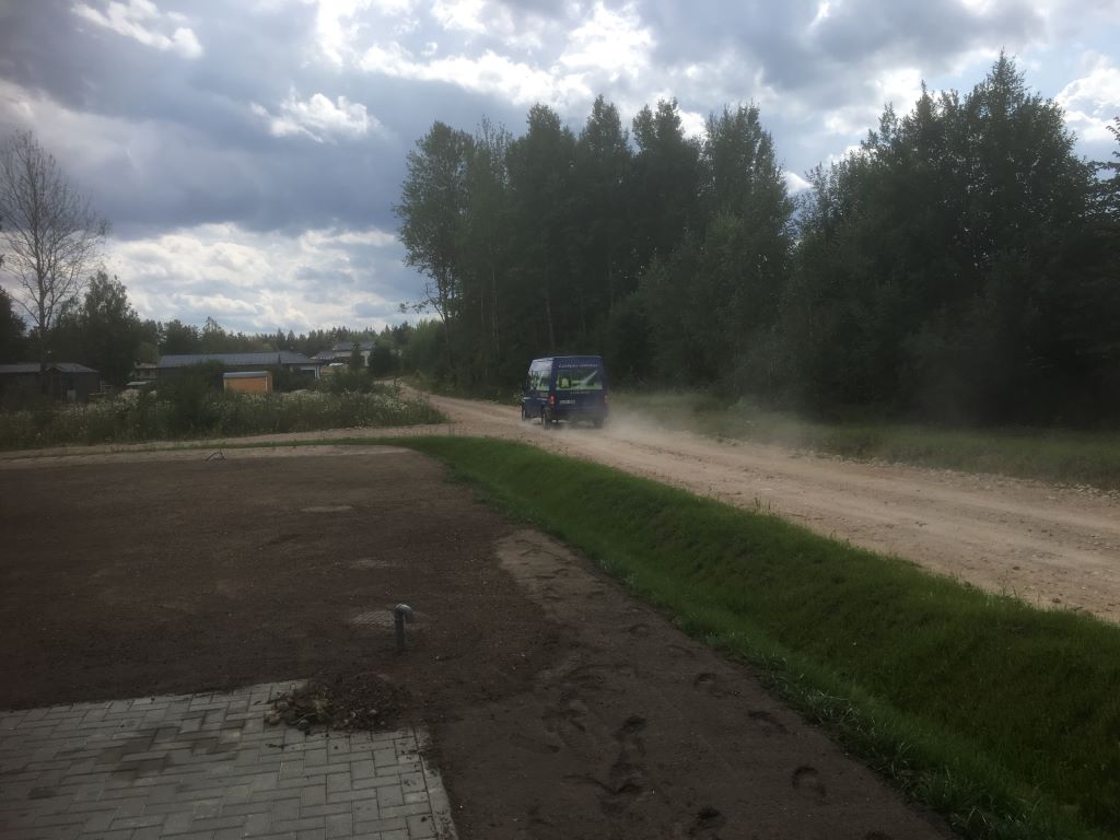 Nuotrauka prieš griovių šlaitų tvarkymą