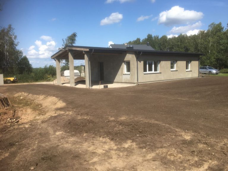 Vejos sėjimas, trinkelių klojimas ir nuogrindos įrengimas